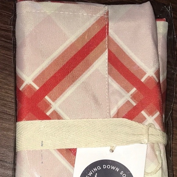 Sewing Down South Cooking Apron in Perfectly Plaid NEW - Picture 7 of 7